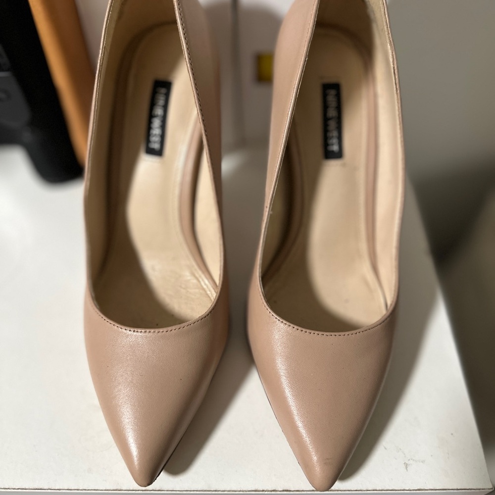 Nine West LEATHER Tan Stiletto Heels Classic Pointy Toe Pumps - Picture 2 of 6